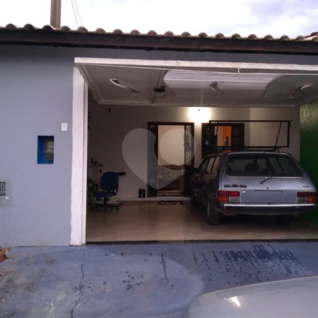 Casa térrea no Antenor Garcia.