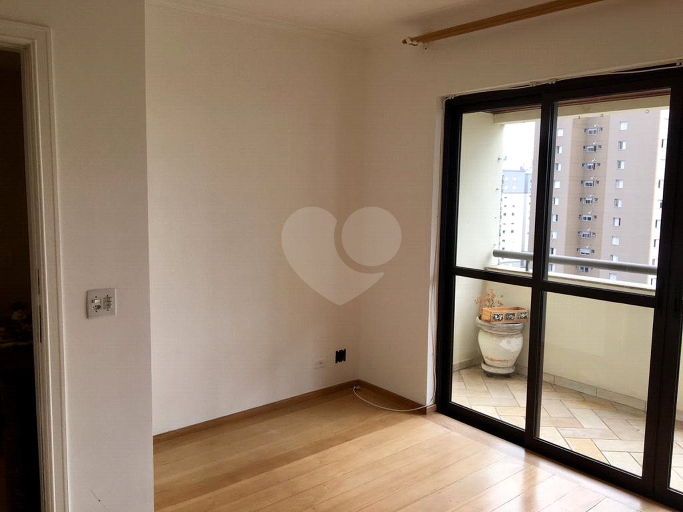 Apartamento com 3 Dormitórios sendo 1 Suíte 2 Vagas à Venda 99 m² por R$ 650.000