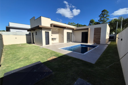 Casa à Venda com 3 quartos e 4 vagas de garagem no Jardim Paraiso da Usina, Atibaia