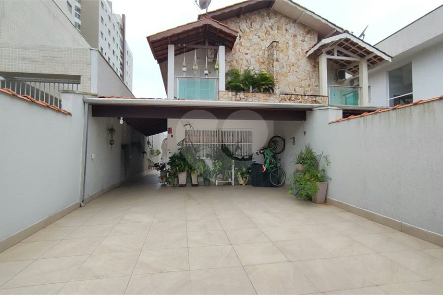 Casa à venda com 2 quartos, sendo 1 suíte, em São Lourenço, Bertioga, SP