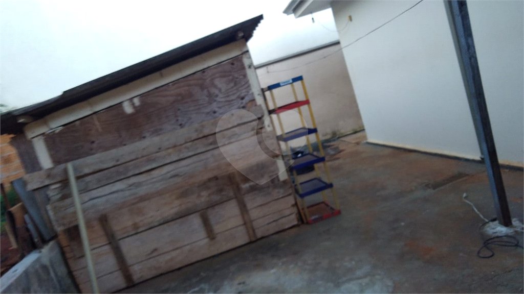 Casa Térrea com 3 dormitórios, sendo 1 suíte.