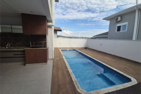 Belíssima Residência de 267 m² com Lazer Privativo no Condomínio Terras do Oriente – Valinhos
