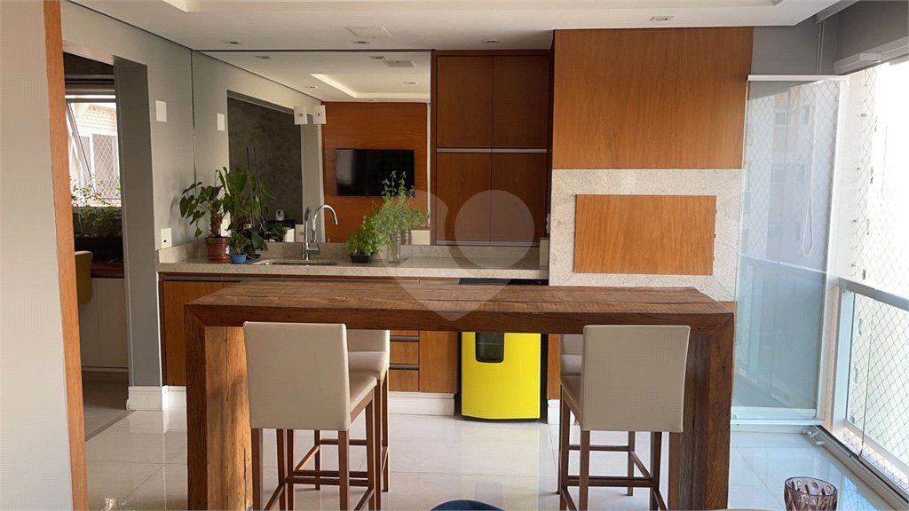 Apartamento na Mooca com 204 m² com vista maravilhosa, sendo 3 suítes e 4vagas.