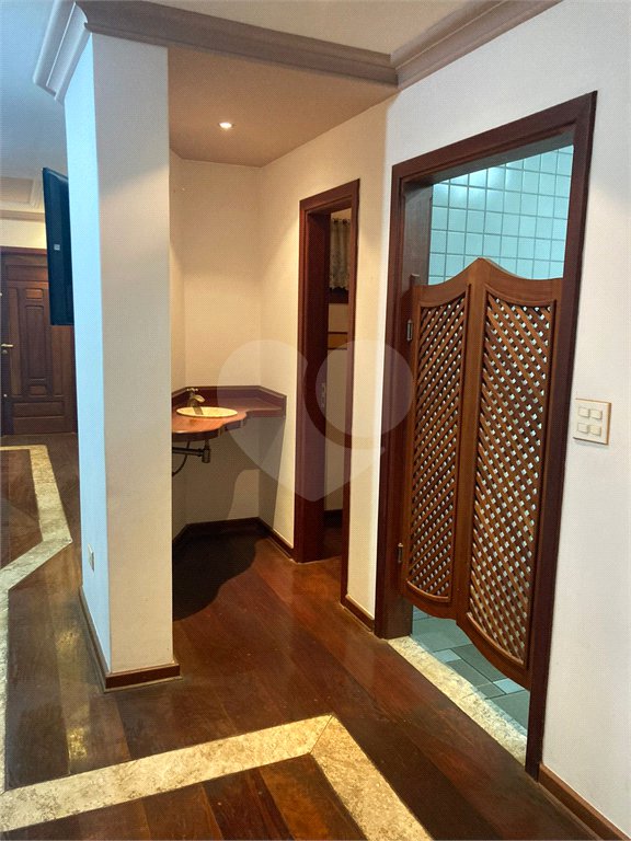 Casa Térrea com Acabamento em Tijolo Aparente e Quintal Amplo - Próximo ao Shopping Iguatemi
