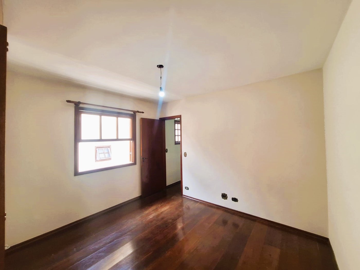 Casa à venda com 4 suítes, sendo 1 suíte externa, no Jardim Bonfiglioli, São Paulo - SP