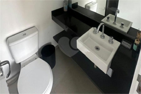 Studio de 28m2 mobiliado com sacada à venda na Bela Vista