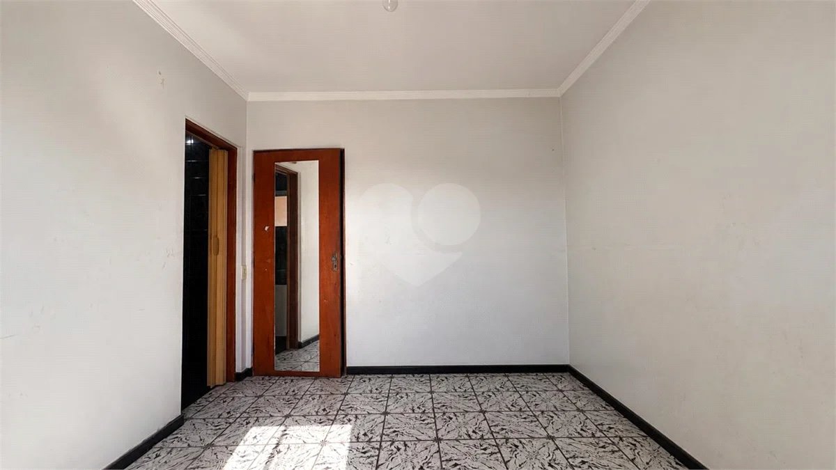 : Sobrado Amplo com Salão Comercial na Brasilândia – Pronto para o seu Negócio!