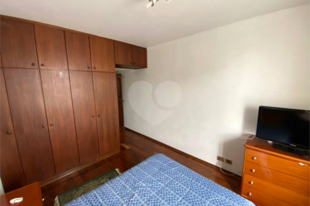 Casa Térrea com 3 suítes, sendo 1 suíte master.