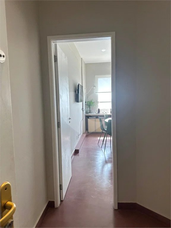 Sala comercial para venda ou locação na Avenida Paulista. 68m2