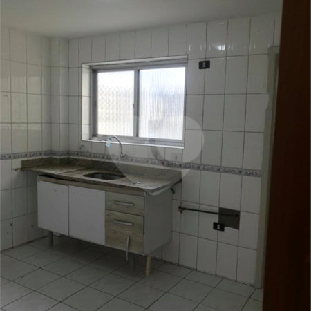 Espaço e Segurança no Bom Retiro: Apartamento de 100 m² com Infraestrutura Completa