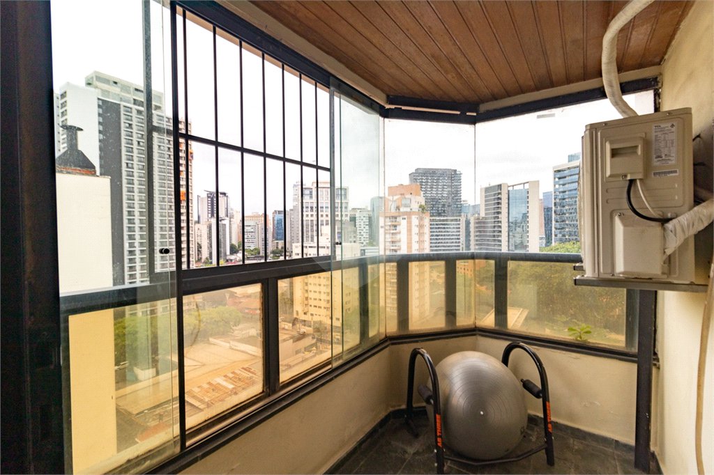 Cobertura à venda com 3 quartos, sendo 2 suítes, em Vila Olímpia, São Paulo, SP