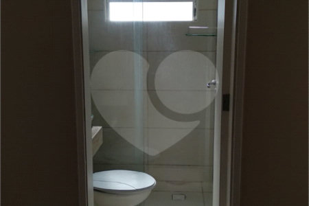 Apartamento no Condomínio Monte Azul.