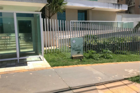 APARTAMENTO MOBILIADO EM FRENTE AO SHOPPING 02 DORMITÒRIOS