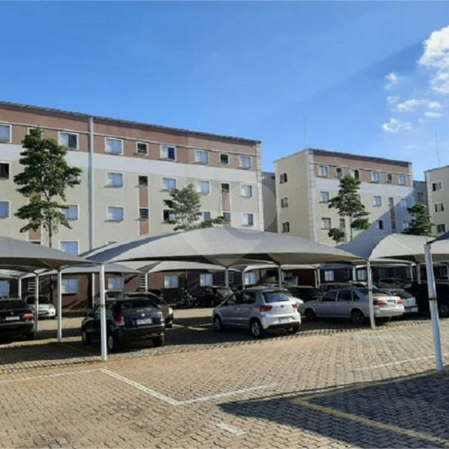 Apartamento no Condomínio Monte Azul.