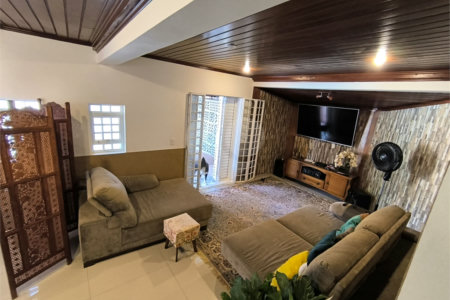 Casa à Venda no Santa Marta com 3 Suítes e Piscina