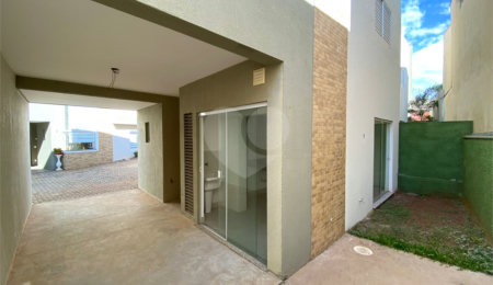 Casa à venda com 3 quartos, sendo 1 suíte,  no condomínio Village Saint Germain, São Carlos - SP