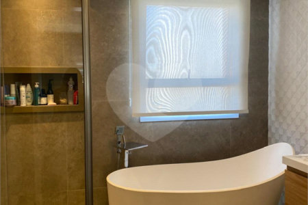 Apartamento de 224m² com 4 dormitórios, 3 suítes, 4 vagas de garagem e deposito