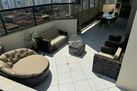 Cobertura duplex à venda na Mooca de 277m² com 3 dormitórios, 1 suíte e 3 vagas.