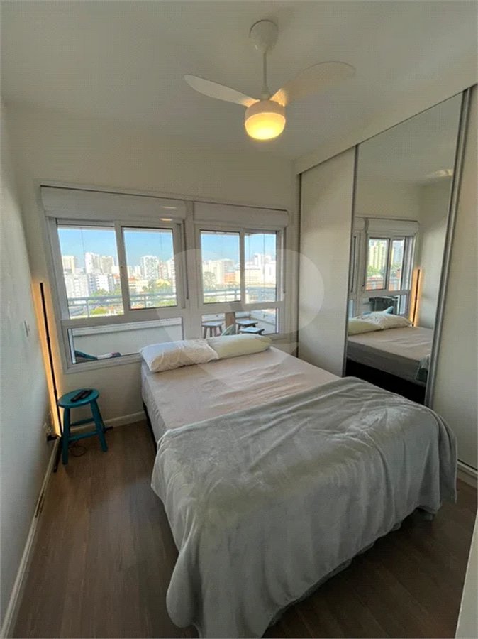 Apartamento com 2 dormitórios, 2 vagas e depósito privativo na Vila Mariana