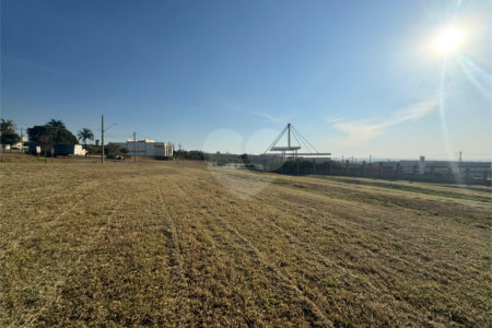 Terreno comercial de 1.685m2 á venda, em Parque Tecnológico Damha II.