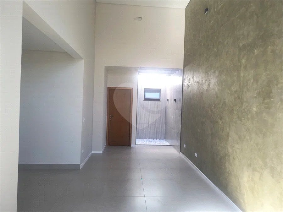 casa térrea, recém construida, 3 dormitórios sendo 1 suíte, 2 vagas de garagem, piscina e espaço gourmet
