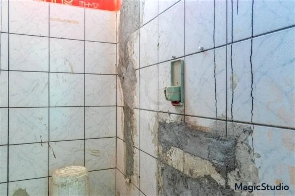 Casa em processo de reforma, com 208m², 2 dormitórios, 8 vagas, à venda no Tatuapé.