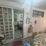 Linda Casa com Comercio ao lado independente.