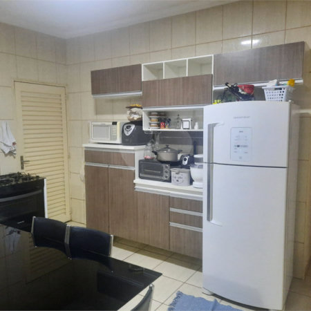 Ótima Oportunidade: Casa com Área de Lazer e Garagem para Dois Carros