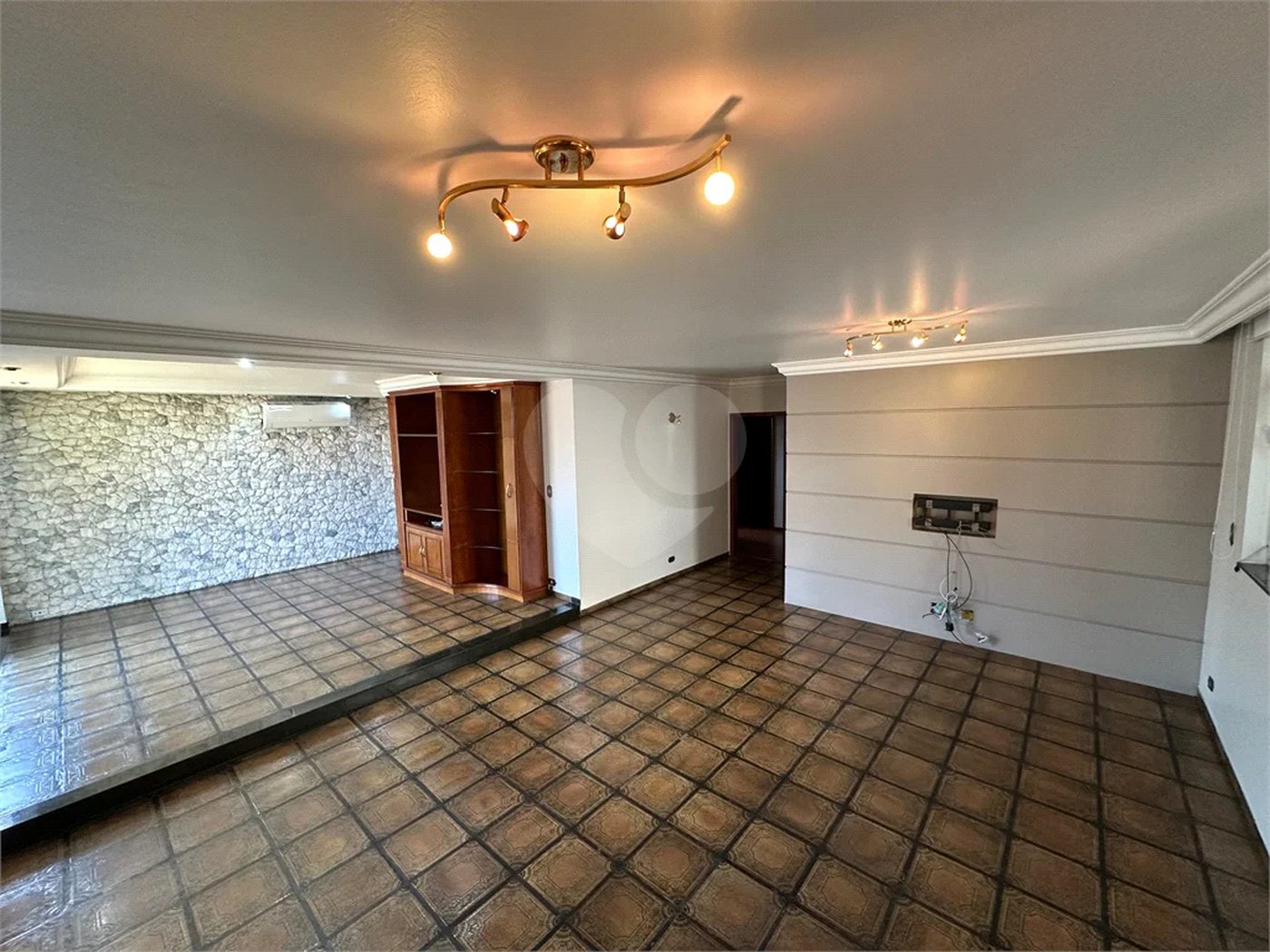 Casa à Venda no Bosque da Saúde com 271m², 3 Dormitórios, 1 Suíte e 4 Vagas