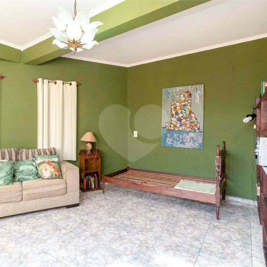 Casa a venda na Moóca 250m² três dormitórios sendo uma suíte duas vagas de garagem.