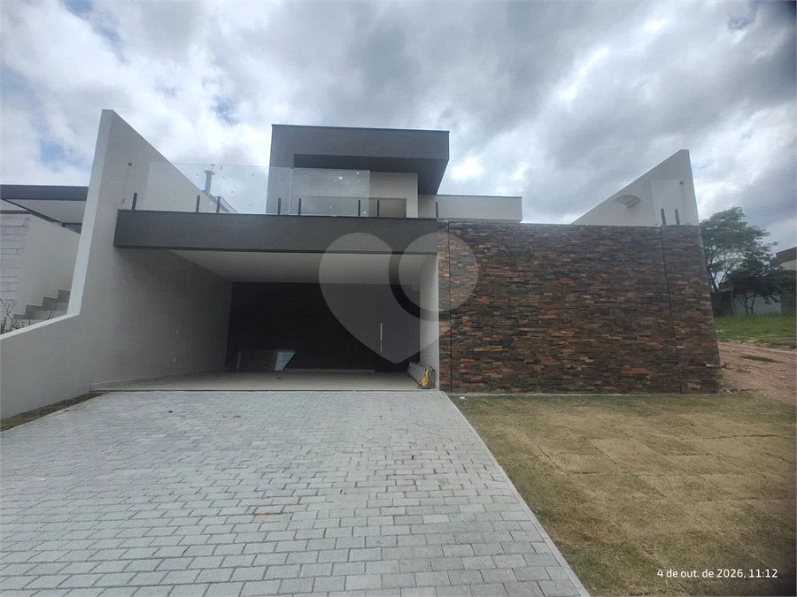Casa exclusiva em Atibaia de alto padrão com 3 suítes, piscina, espaço gourmet, condomínio fechado, aceita financiamento