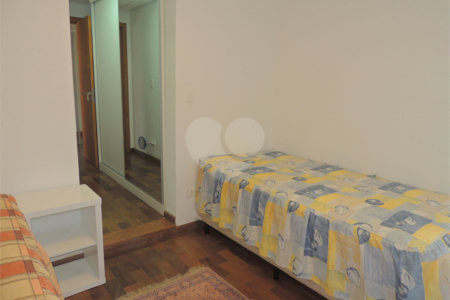 Casa à venda com 4 suítes no condomínio Ville de France, São Paulo - SP