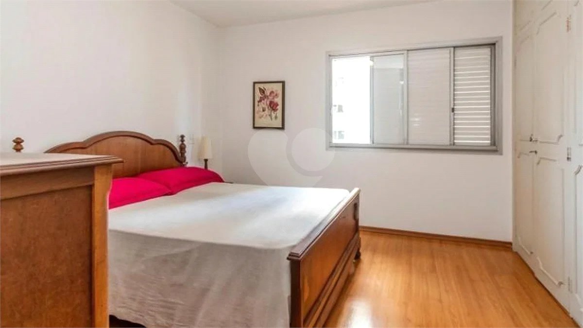 Apartamento à venda com 3 quartos, sendo 1 suíte,  em Campo Belo, São Paulo, SP