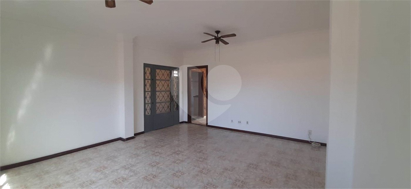 Casa térrea para venda, com 3 dormitórios, sendo 1 suíte.