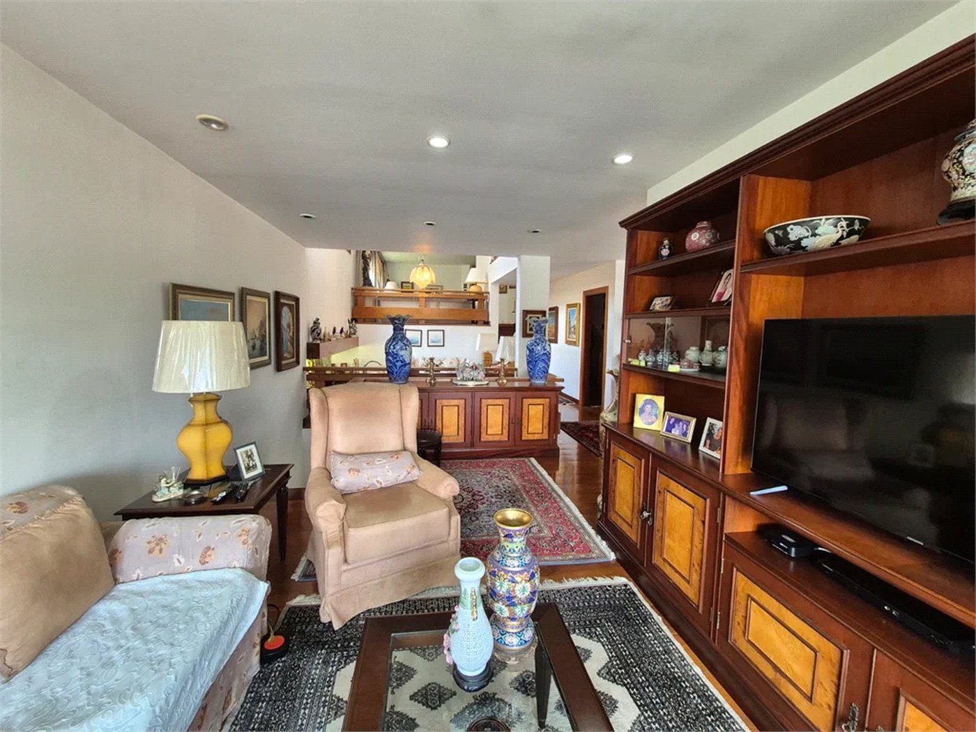 Casa de Vila à venda ou para alugar com 4 quartos, sendo 2 suítes, em Jardim Leonor, São Paulo, SP