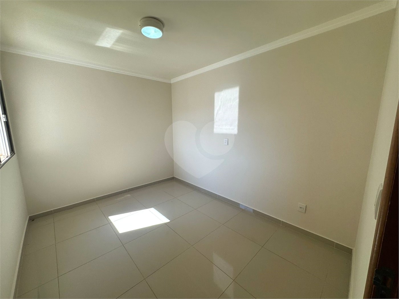 Apartamento á venda com 02 Dormitórios, em São Carlos.