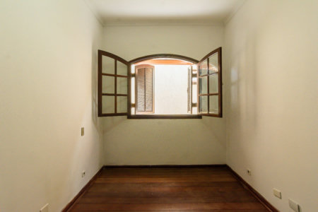Sobrado à venda 187m² com 5 quartos, sendo 2 suítes, em Conjunto Residencial Butantã próximo à USP