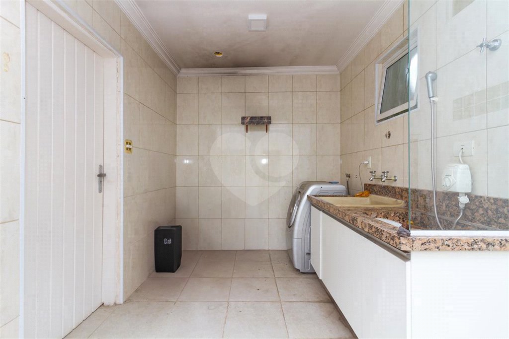 Casa Sobrado à venda com 342 m², 3 dormitórios, sendo 2 suítes, 4 vagas na Vila Mariana - São Paulo.