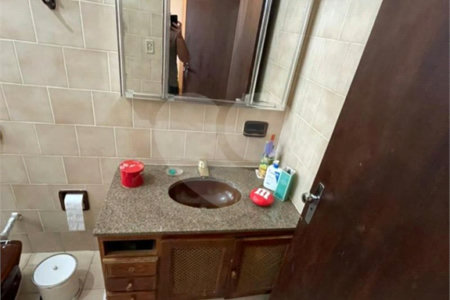Casa térrea para venda no bairro Vila Xavier em Araraquara/SP.