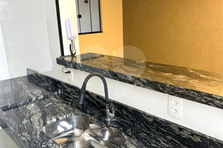 Casa no Conjunto Habitacional Dom Constantino á venda.