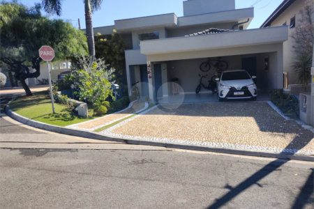 Casa à venda com 3 quartos, sendo 1 suíte, no condomínio Residencial Jardim das Palmeiras, Vinhedo - SP