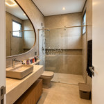 Casa nova no Saint Patrick com 926 m², 5 suítes, elevador e piscina aquecida, saúna em Sorocaba