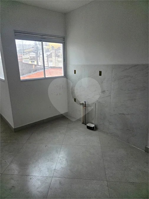 Apartamento com 48m², distribuídos em 2 dormitórios, sala, cozinha e 1 banheiro.
