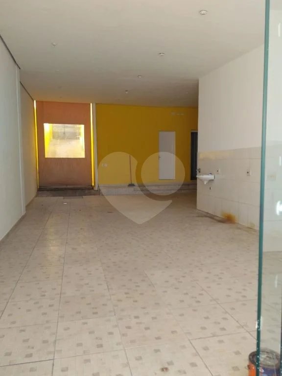 Imóvel Comercial para Venda ou Locação em ótima localização na Rua Palacete das Águias, 300.