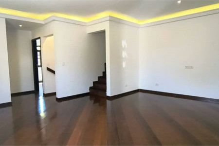 Casa à venda com 187m², 3 quartos, 2 suítes e 2 vagas de garagem próximo à USP