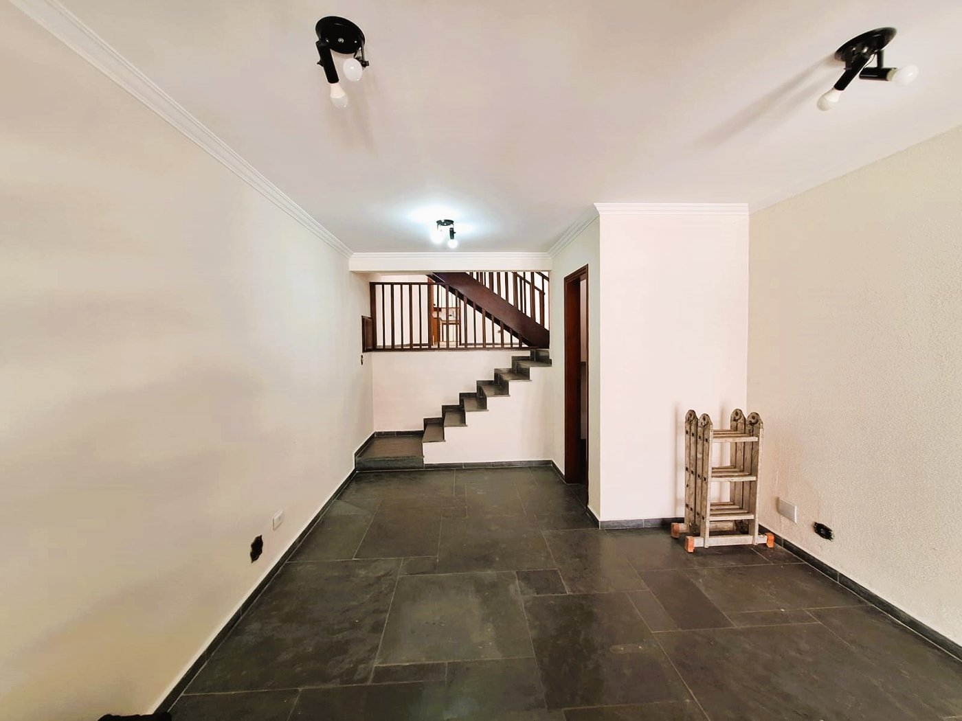 Casa à venda com 4 suítes, sendo 1 suíte externa, no Jardim Bonfiglioli, São Paulo - SP