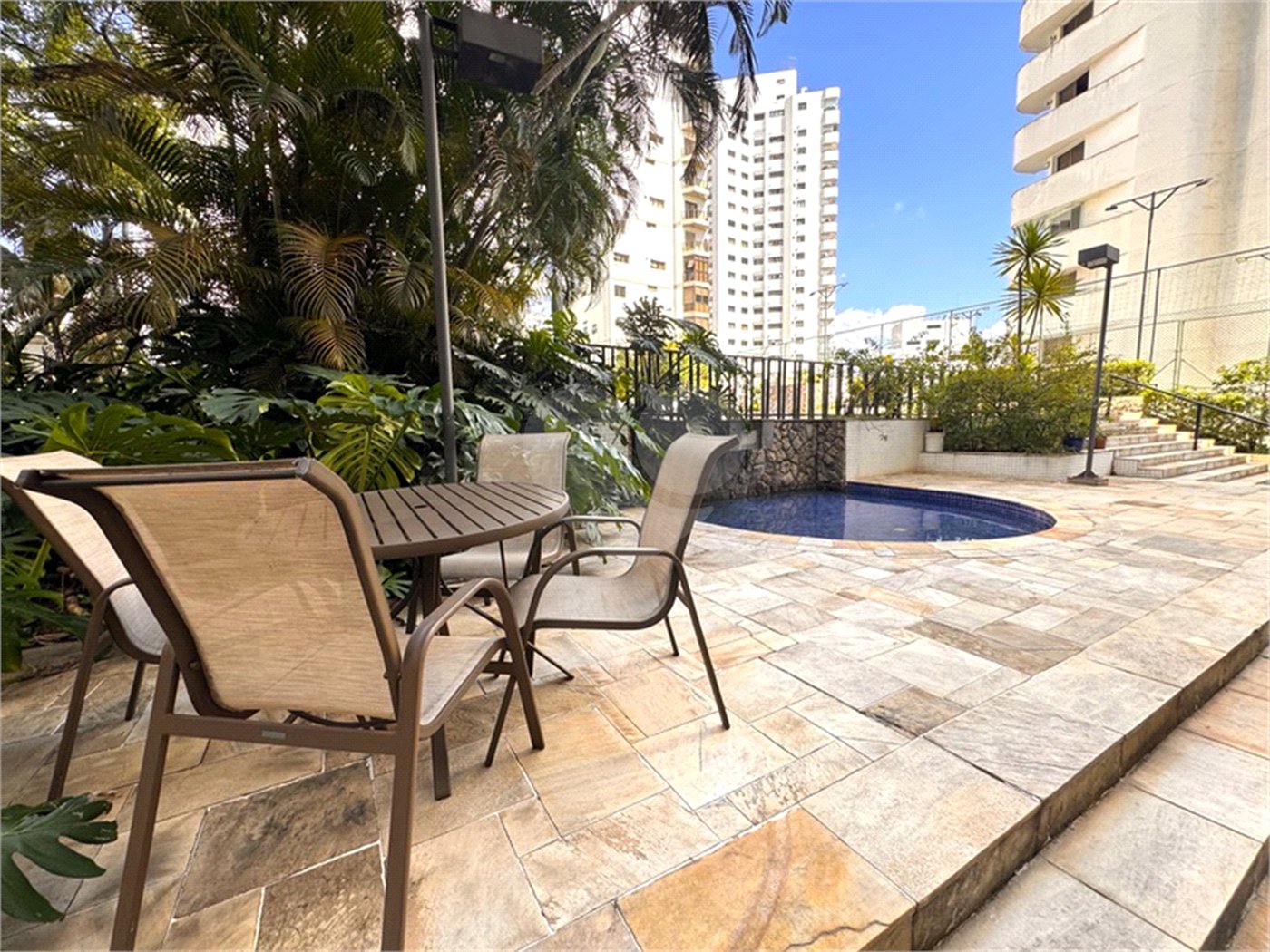Higienópolis: Apartamento de 350 m2, 4 suítes, 5 vagas.