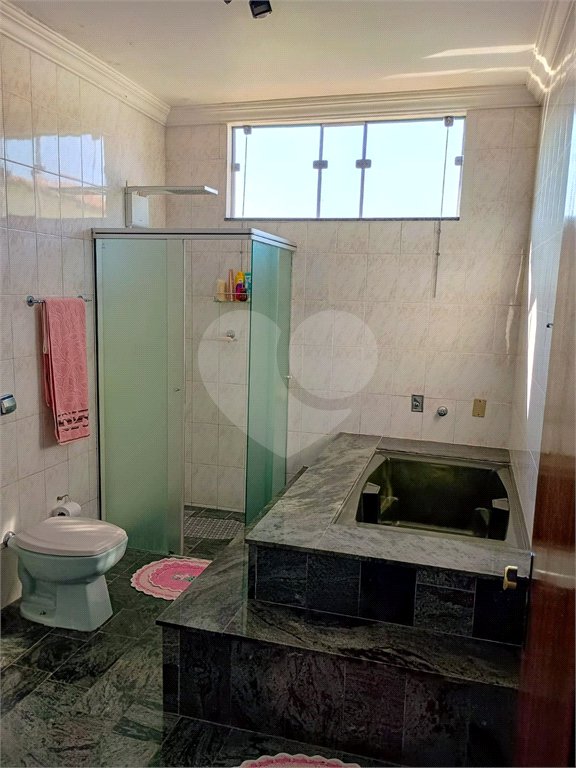 Sobrado com 3 quartos à venda com área gourmet completa e 5 vagas de garagem – Santa Marta - São Carlos/SP
