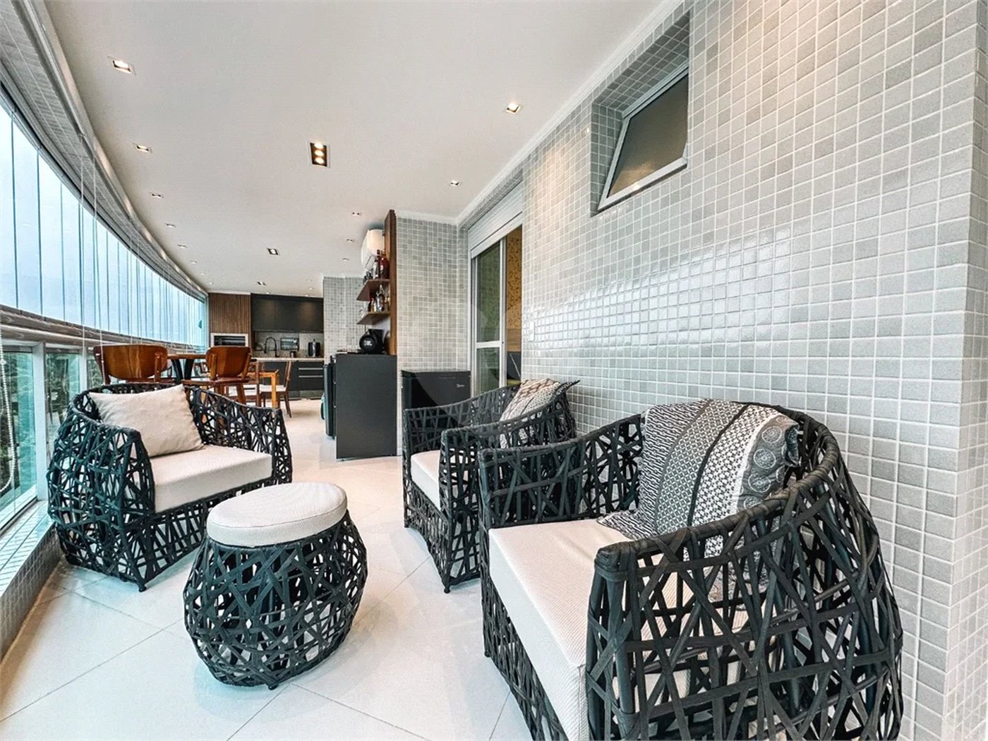 Apartamento à venda com 3 quartos, sendo 2 suítes,  em Riviera de São Lourenço, Bertioga, SP