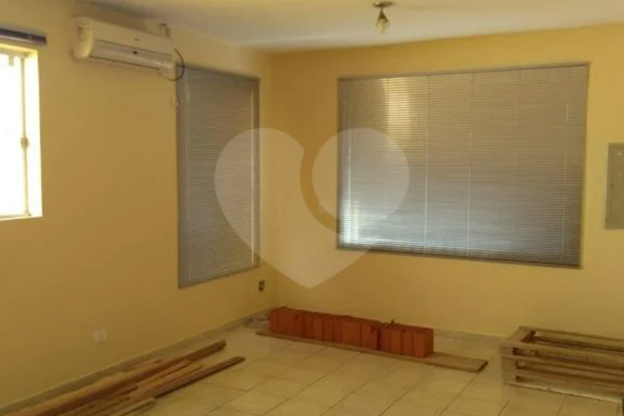 Imóvel Comercial para Venda ou Locação em ótima localização na Rua Palacete das Águias, 300.